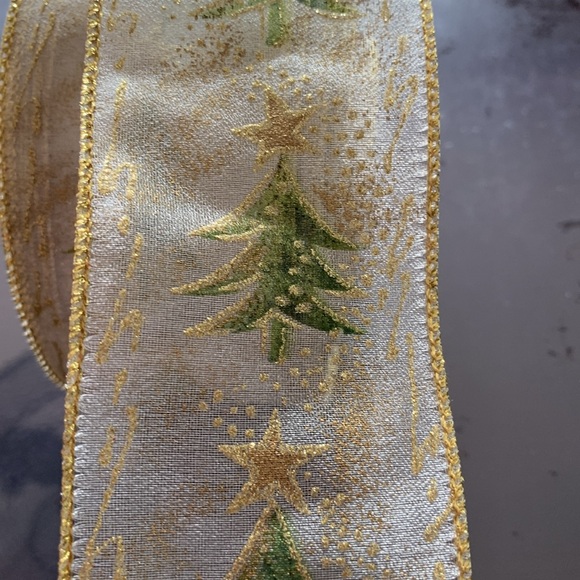 2 1/2” wide wired Christmas ribbon - Picture 3 of 4